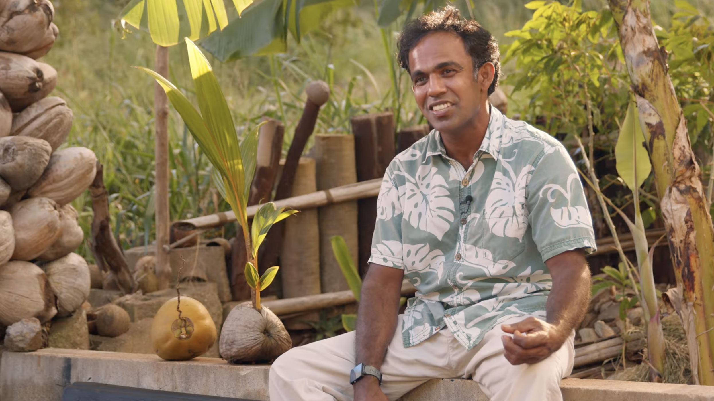 Indrajit-Gundakara-teaching-about-Niu-propogation-for-Kumu-niu-Film